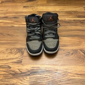 Nike Air Jordan 1 Mid SE "Night Stadium/Black/Flat Pewter